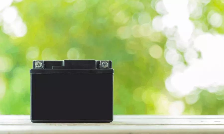 Image of a battery sitting on a rail