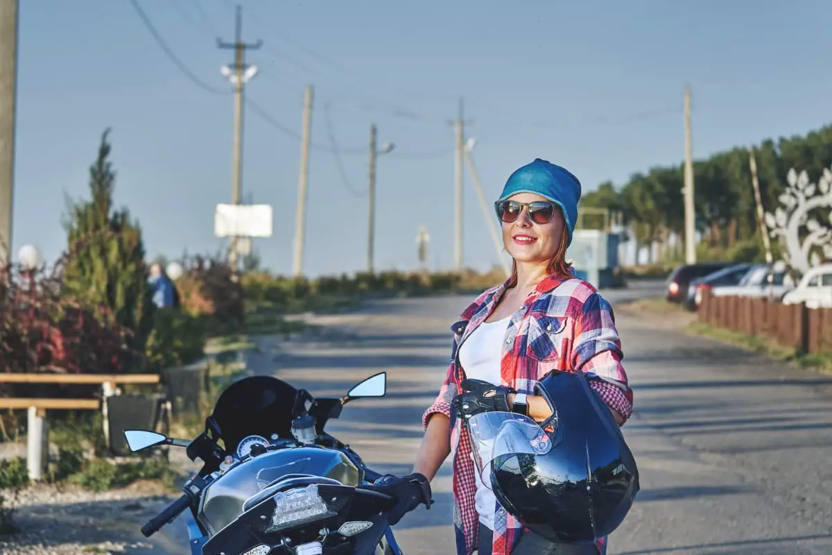 make motorcycle helmet quieter