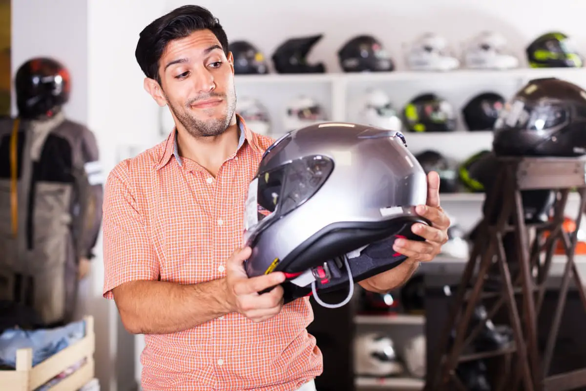 Read more about the article Motorcycle Helmet Sizes Are NOT Universal (What to Look For)