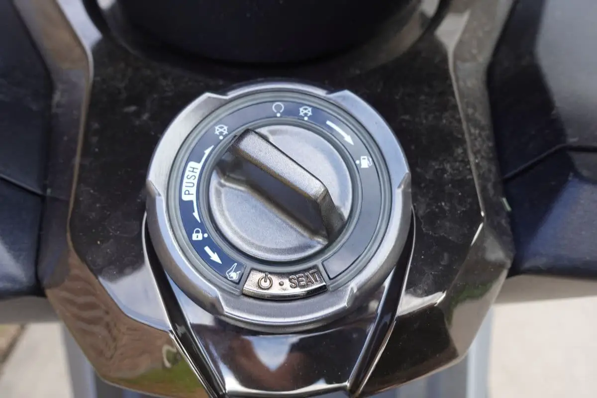 the knob that serves as the keyless functions with the key fob (not shown)