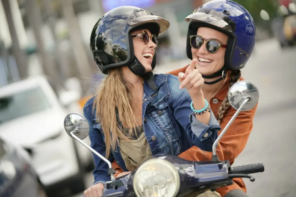 Read more about the article Pros and Cons of 50cc Scooters (aka Mopeds)