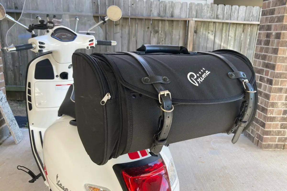 Prima roll bag on Vespa GTS